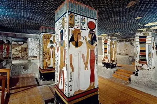 Luxor with Valley of The Queens-by Bus
